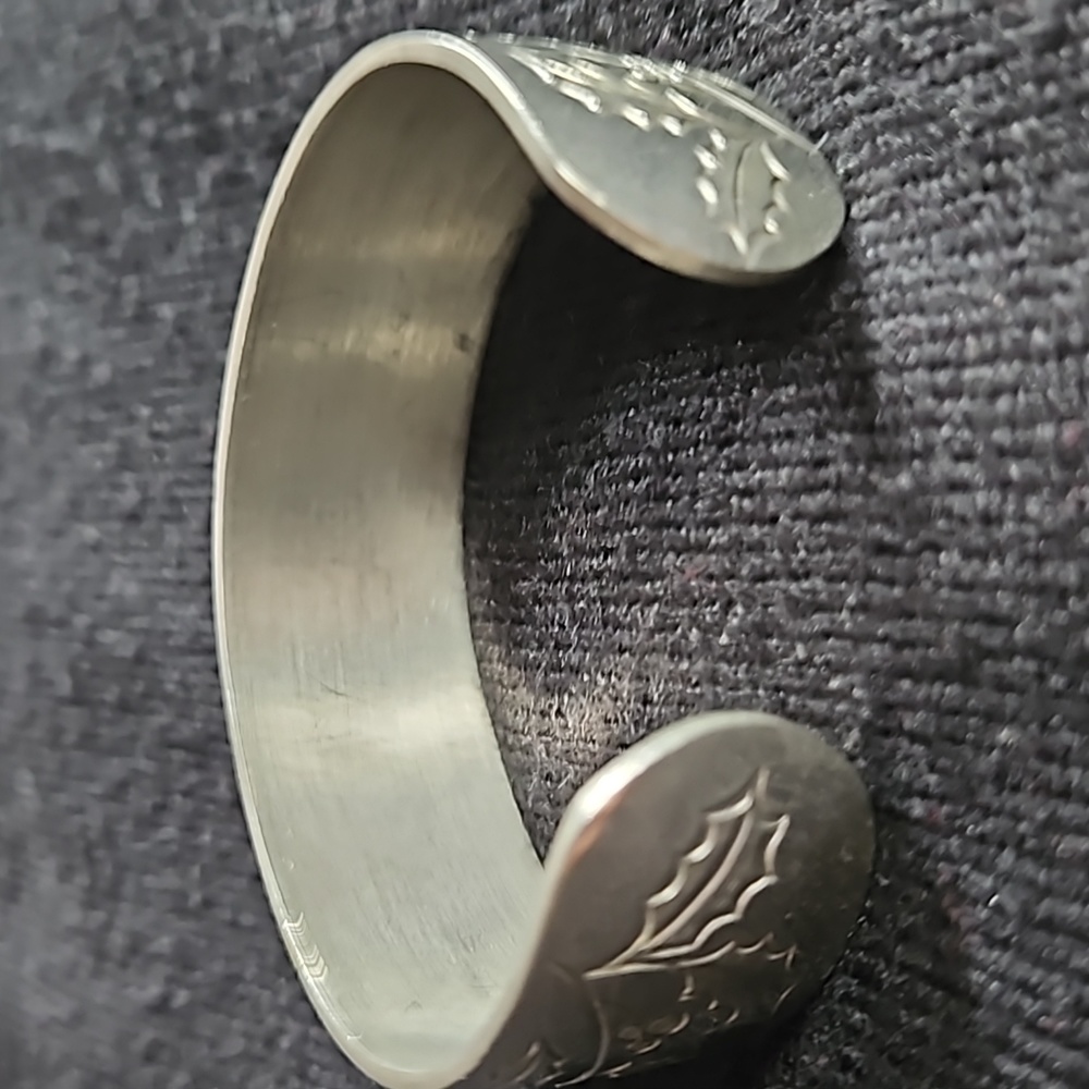 Vintage Kirk Stieff 7" Pewter Holly Engraved Bracelet in Gift Box - Picture 5 of 15